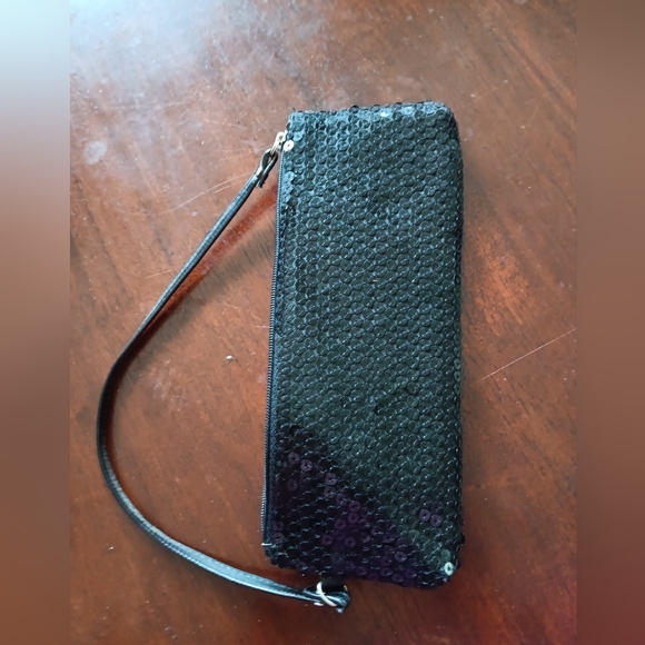 Adorable Wrist Purse - Picture 3 of 5